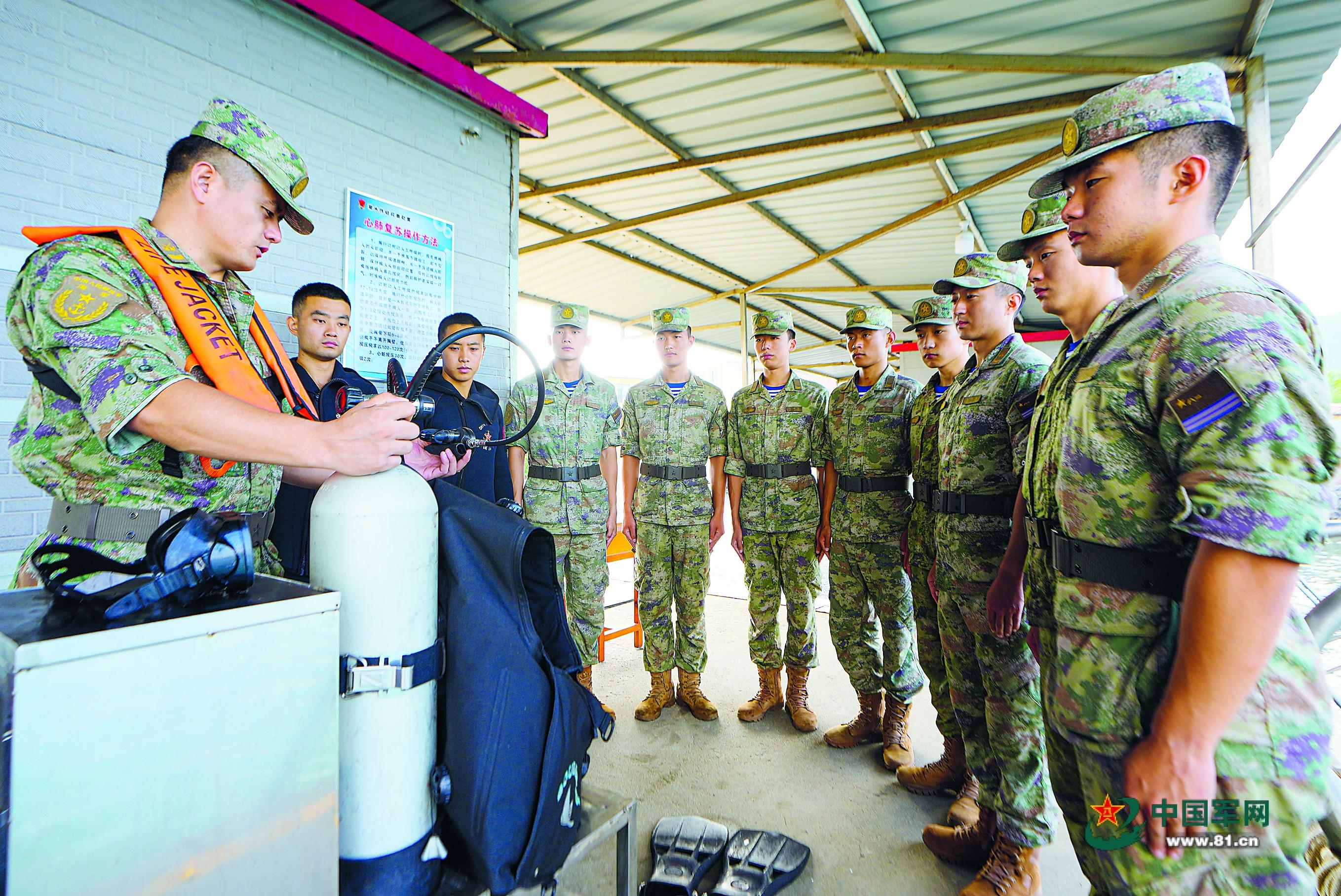 走進海軍某基地機動救撈中隊，感悟潛水員的內心世界