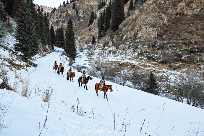 走！跟邊防官兵一起騎馬踏雪巡邊關