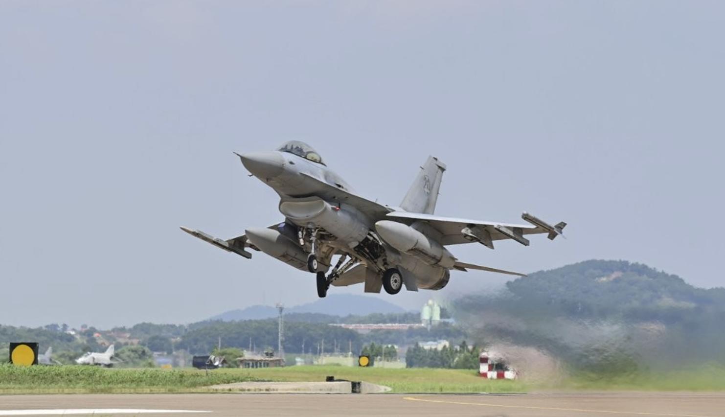 韓媒：韓軍戰機在美軍演時突發事故，兩名飛行員緊急逃生