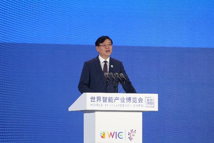楊元慶稱AI普及的最佳路徑是打造更多AI終端設備
