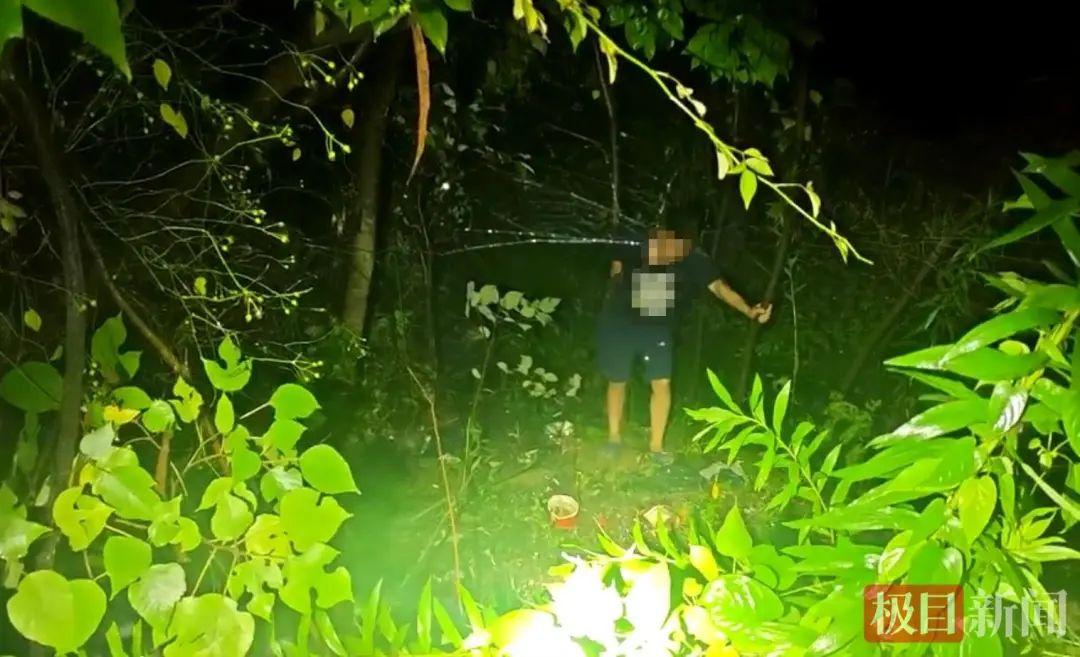 男子凌晨飲酒摔下樹林，同桌酒友如廁時發現了他，下坡營救也被困，消防緊急救援