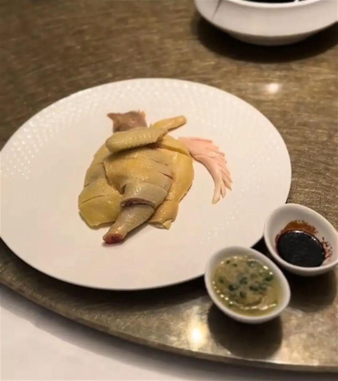 上海一餐廳半隻雞賣480元！店方：喝牛奶聽音樂長大的