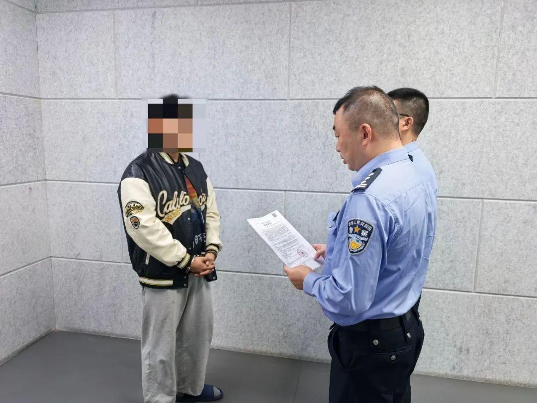 4人“飆車炸街”，成都交警：行拘！