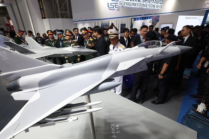殲-10CE火出圈，不愧是猛龍！國產戰機霸氣名稱大盤點