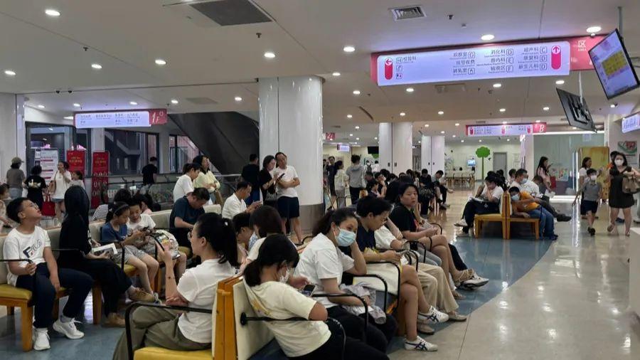 需求暴增！上海不少醫院開通夜門診，有人晚上掛到主任號，直呼方便