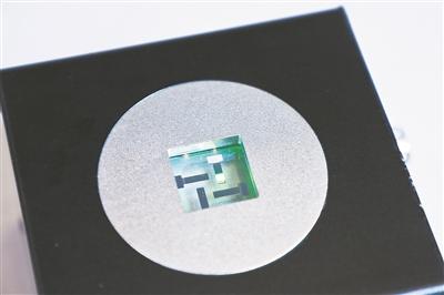 “溶劑篩”精準發力 二極管性能飆升