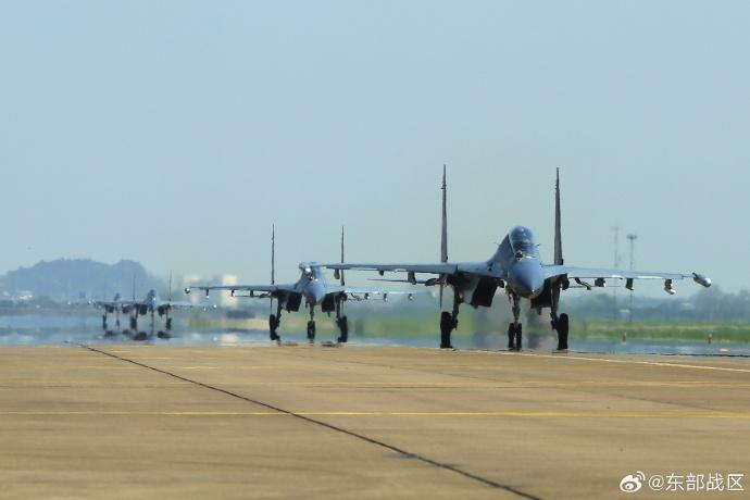 東部戰區空軍某部緊貼實戰組織跨晝夜練兵