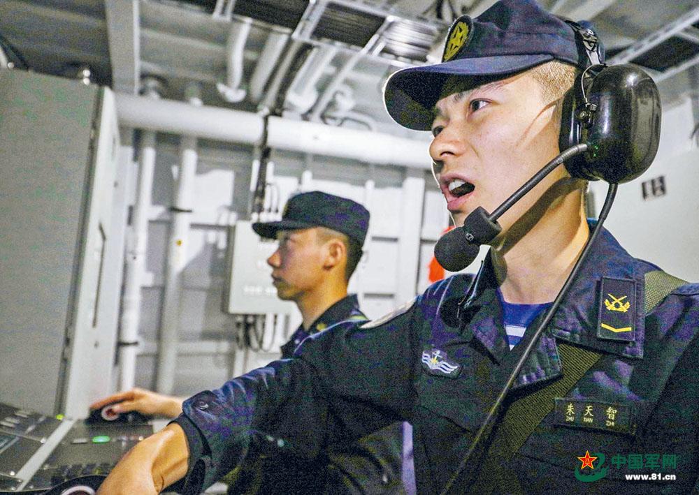 犁波踏浪礪精兵 海軍某護衛艦支隊艦艇編隊訓練