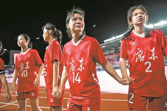 廣東U16女足不哭，“抬起頭來繼續努力”