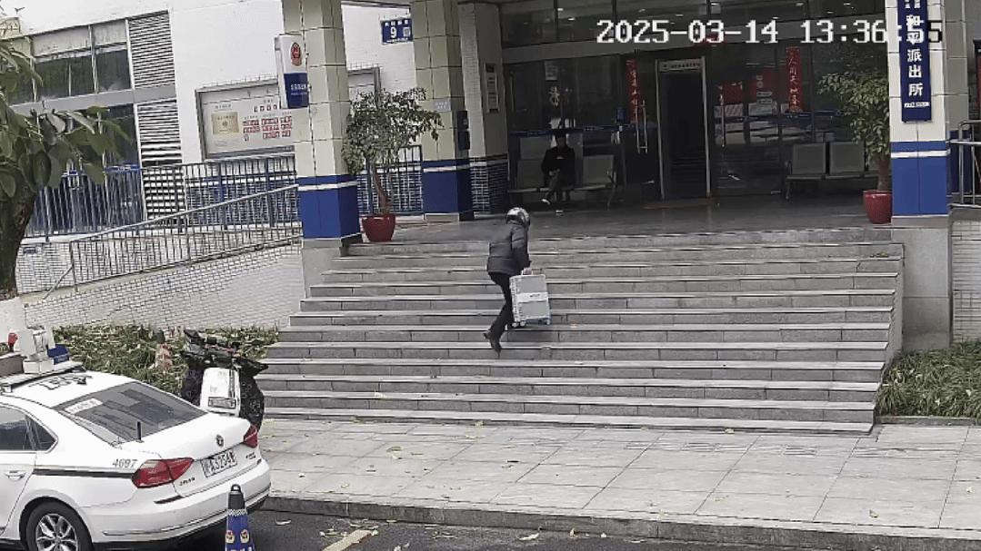 外賣小哥教科書式反詐操作挽回16萬現金，獎勵10000元！