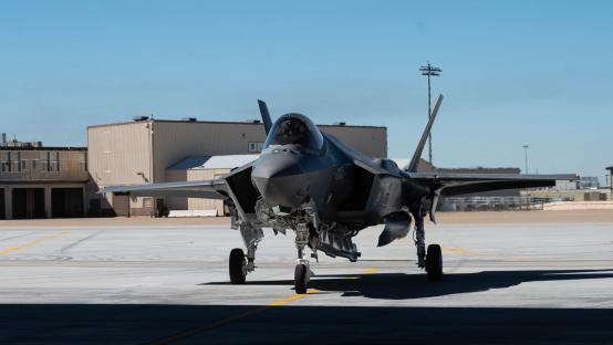 “拉攏特朗普”？英國將自美國購買12架可攜帶核彈頭F-35A戰機，實現一個“首次”