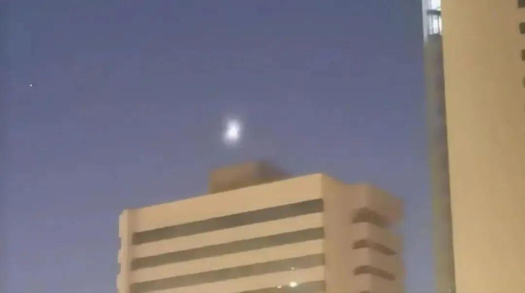 新疆夜空不明飛行物是什麼？揭祕來了