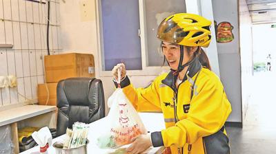 “就算搖搖晃晃，我也可以晃出自己的人生”（以普通人的平凡書寫不平凡的人生）