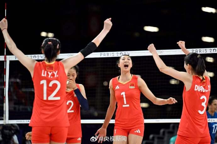 巴黎奧運會排球女子小組賽：中國隊戰勝塞爾維亞隊，三戰全勝出線