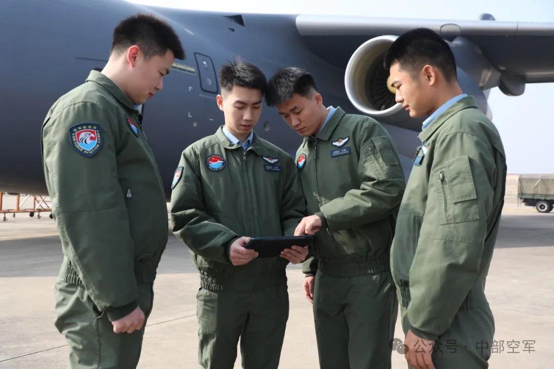 直擊新年度軍事訓練｜寒風拂曉，鯤鵬起飛