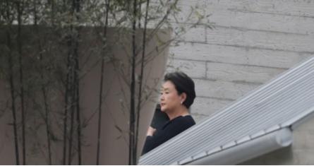 韓媒：韓國警方就文在寅夫人涉嫌濫用公款購置服飾展開調查，已獲取所有必要資料