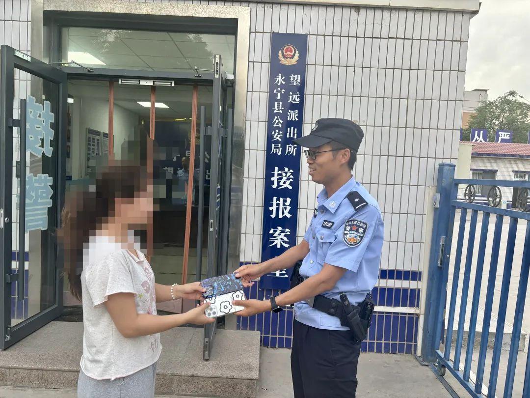 銀川一景區2部2萬餘元手機掉入水池，等發現時已“漂流”到望遠……