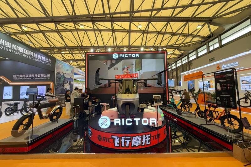 全球首款城市適用飛行摩托亮相中國國際自行車展