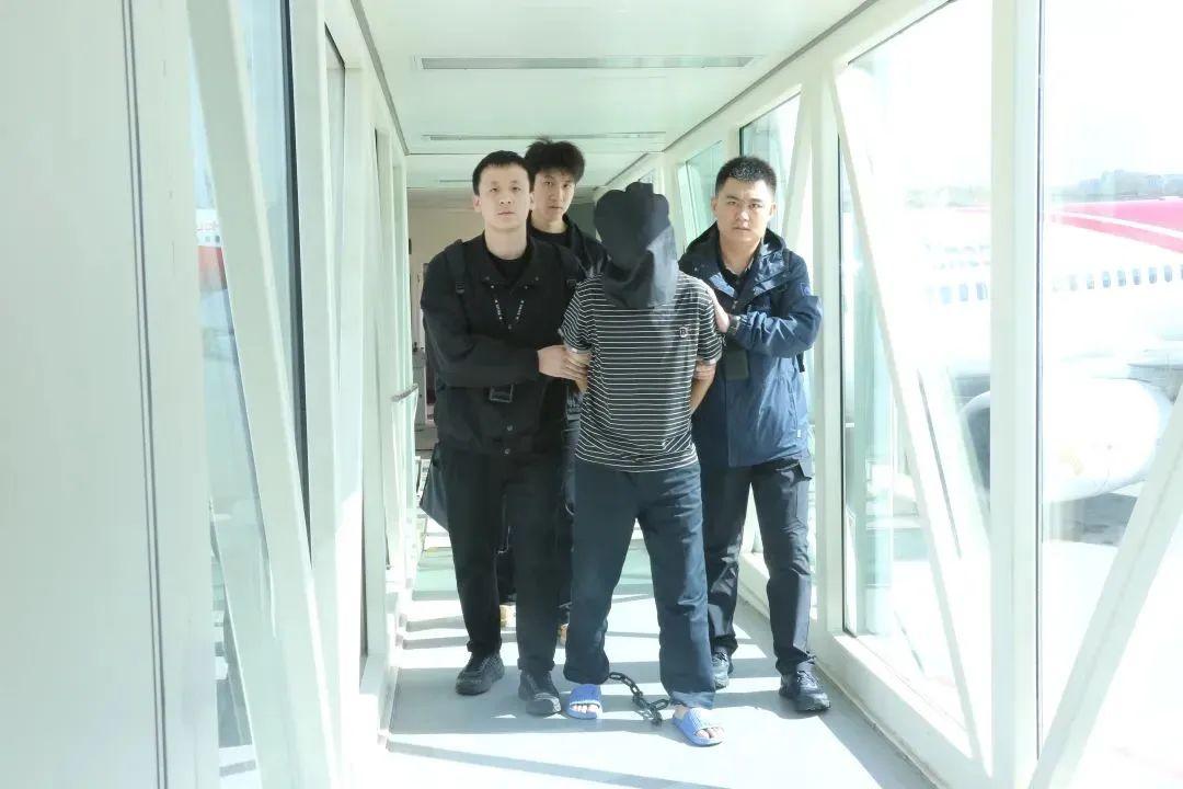 租客被殺，屍體已產生異味，嫌疑人扒火車逃離，曾兩次與警察“擦肩而過”！這起命案破了！