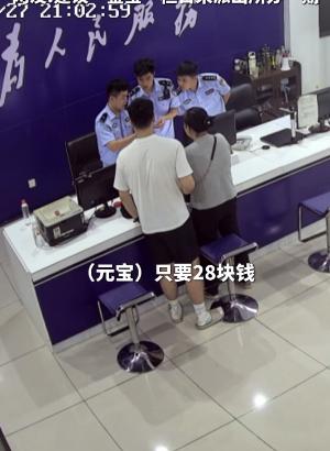 “若真，我賠你一個！”民警立誓後暴擊古董，一錘下去，大媽“破防”了
