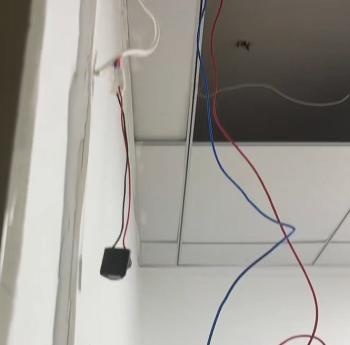 出租屋臥室現隱蔽攝像頭，房東：繫上上任租客前男友所裝，警方正在調查