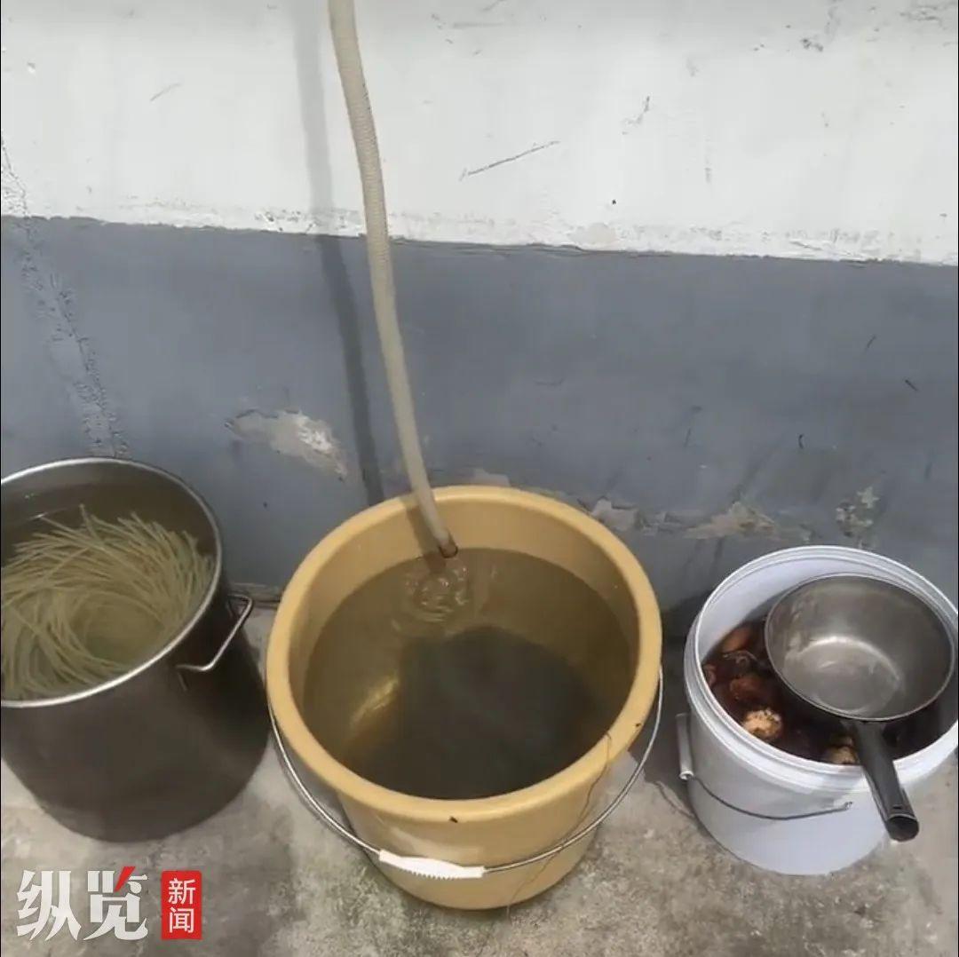 江蘇一餐飲店用冷凝水泡發粉絲？官方通報：情況基本屬實，系無堂食外賣店，已停業整頓