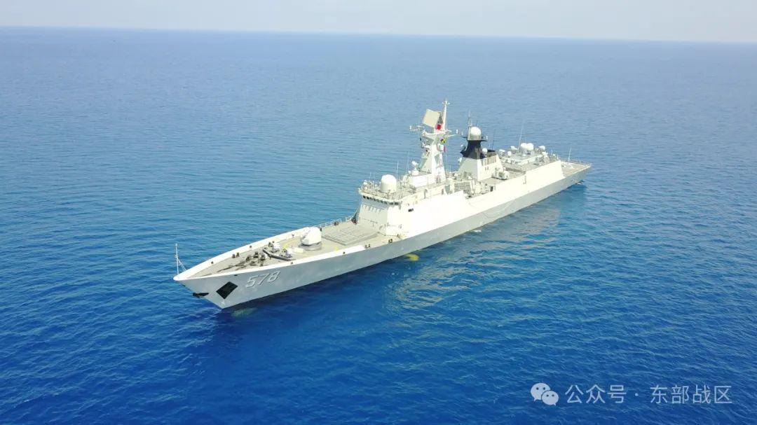 東海某海域，艦艇編隊鏖戰數晝夜……