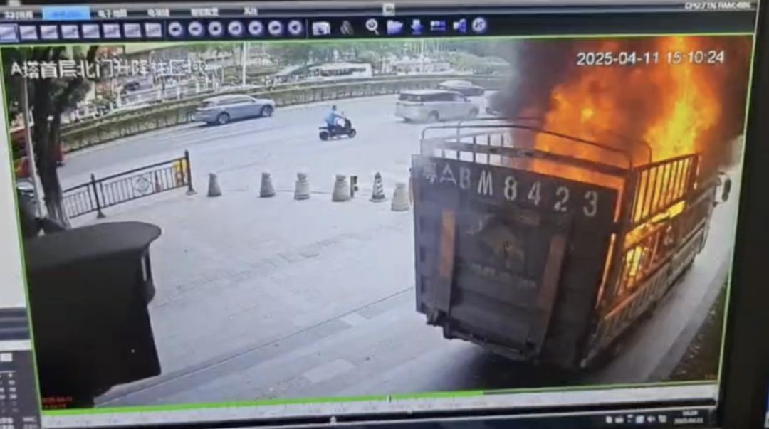 廣州一貨車變“火車”，4分鐘被撲滅