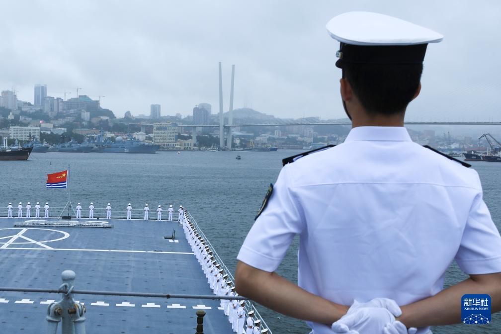 中國海軍艦艇編隊抵達符拉迪沃斯託克參加俄海軍成立328週年慶祝活動