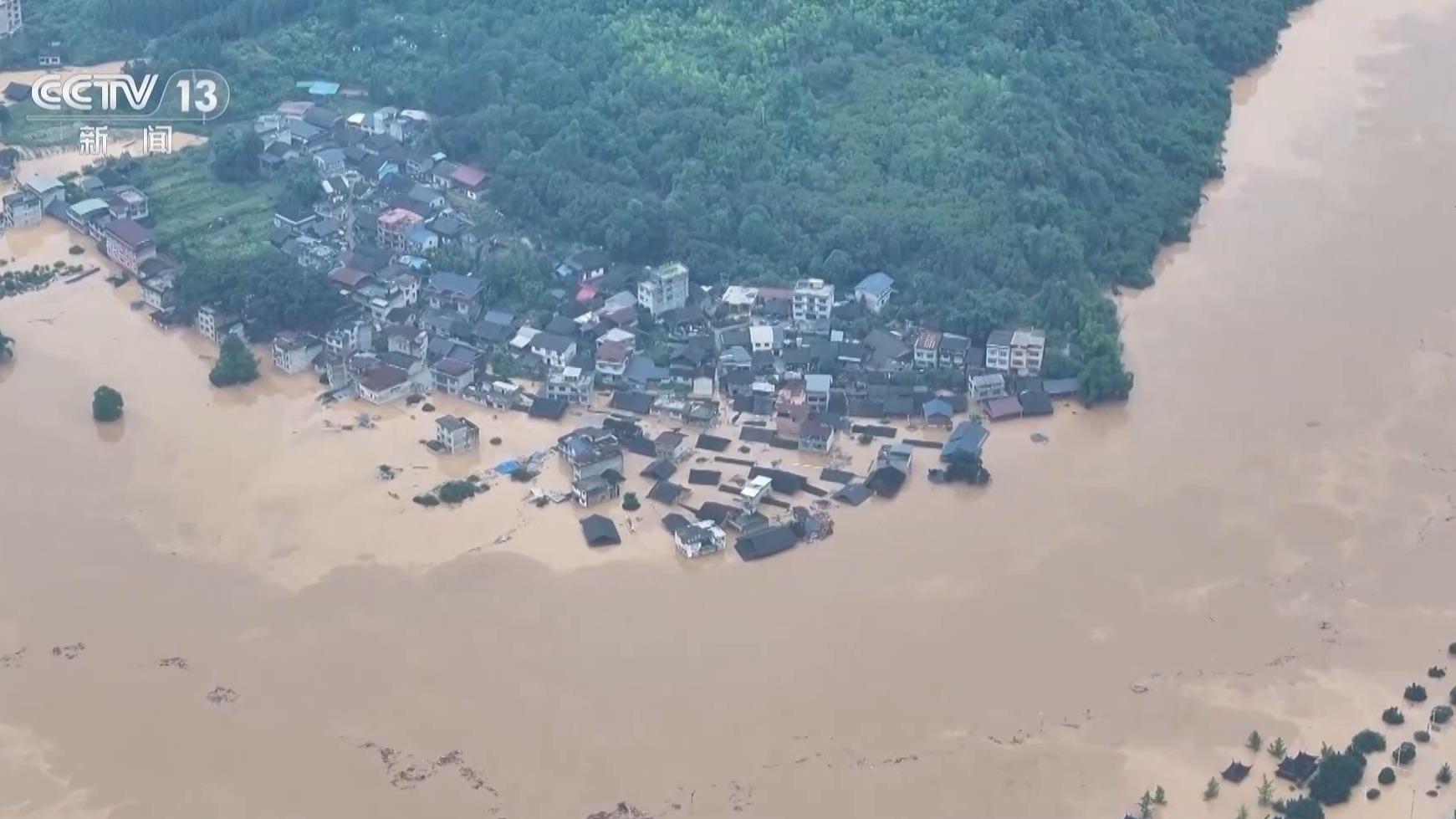 貴州“村超”場地被淹後 足球隊長、拉拉隊、解說員都來了