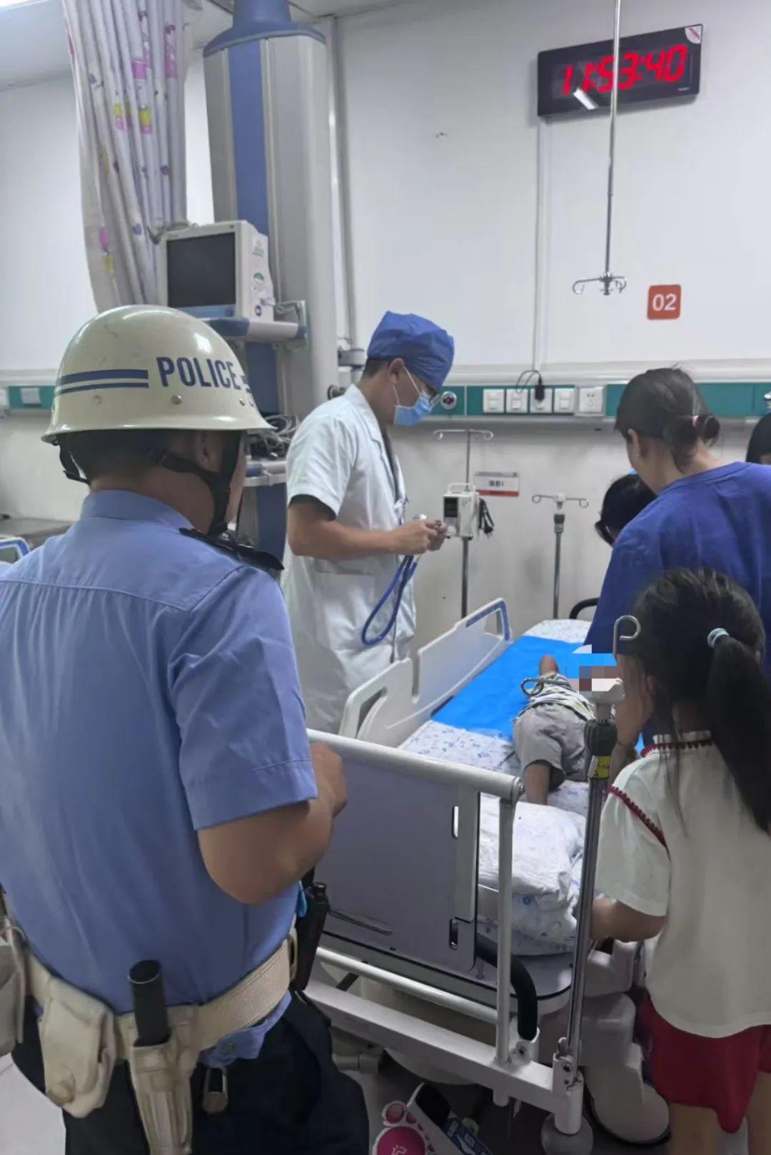 長沙4歲幼童發燒暈厥，交警13分鐘開闢生命通道