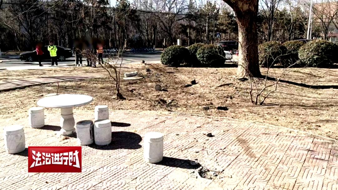 男子將北京交警告上法院：雖然我酒駕+撞飛石墩，但是我不服！