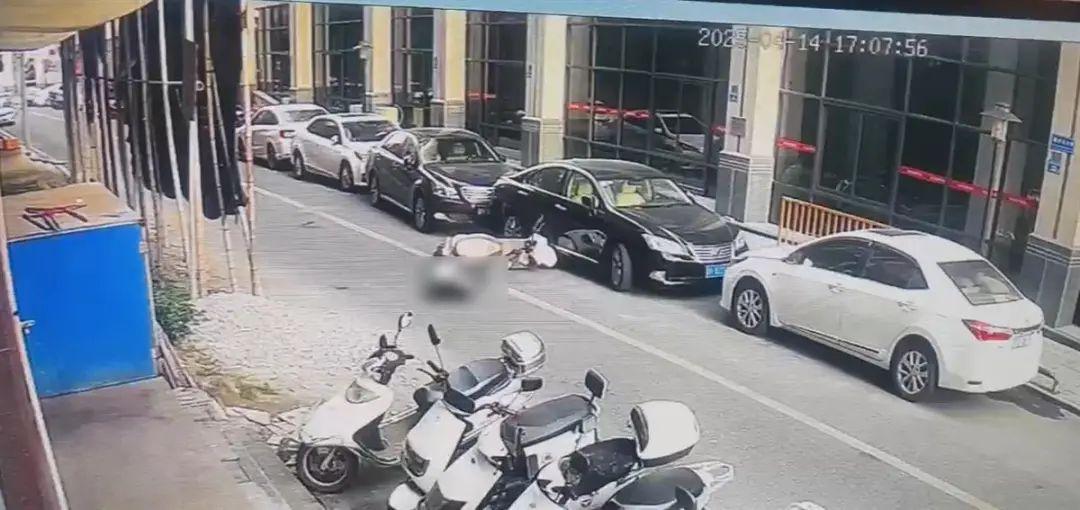 高空突降磚塊，女子頭部被砸當場倒地！官方回應