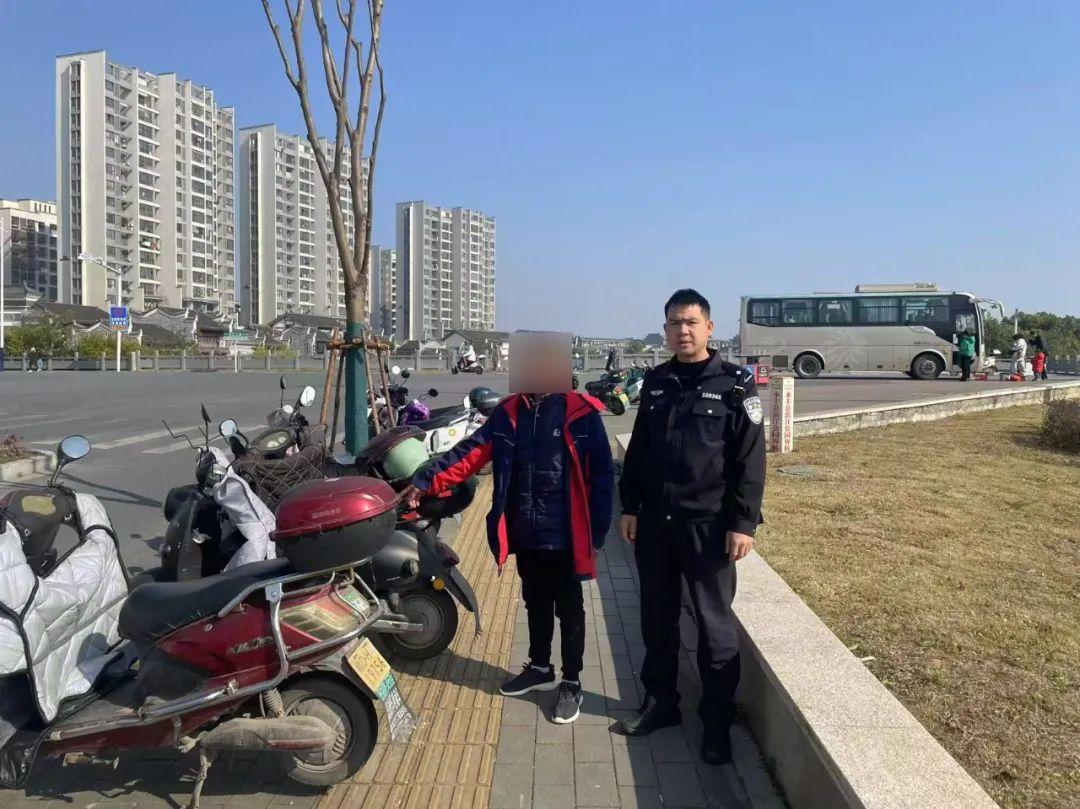 一男子嫌走路太累，半路偷車代步被抓