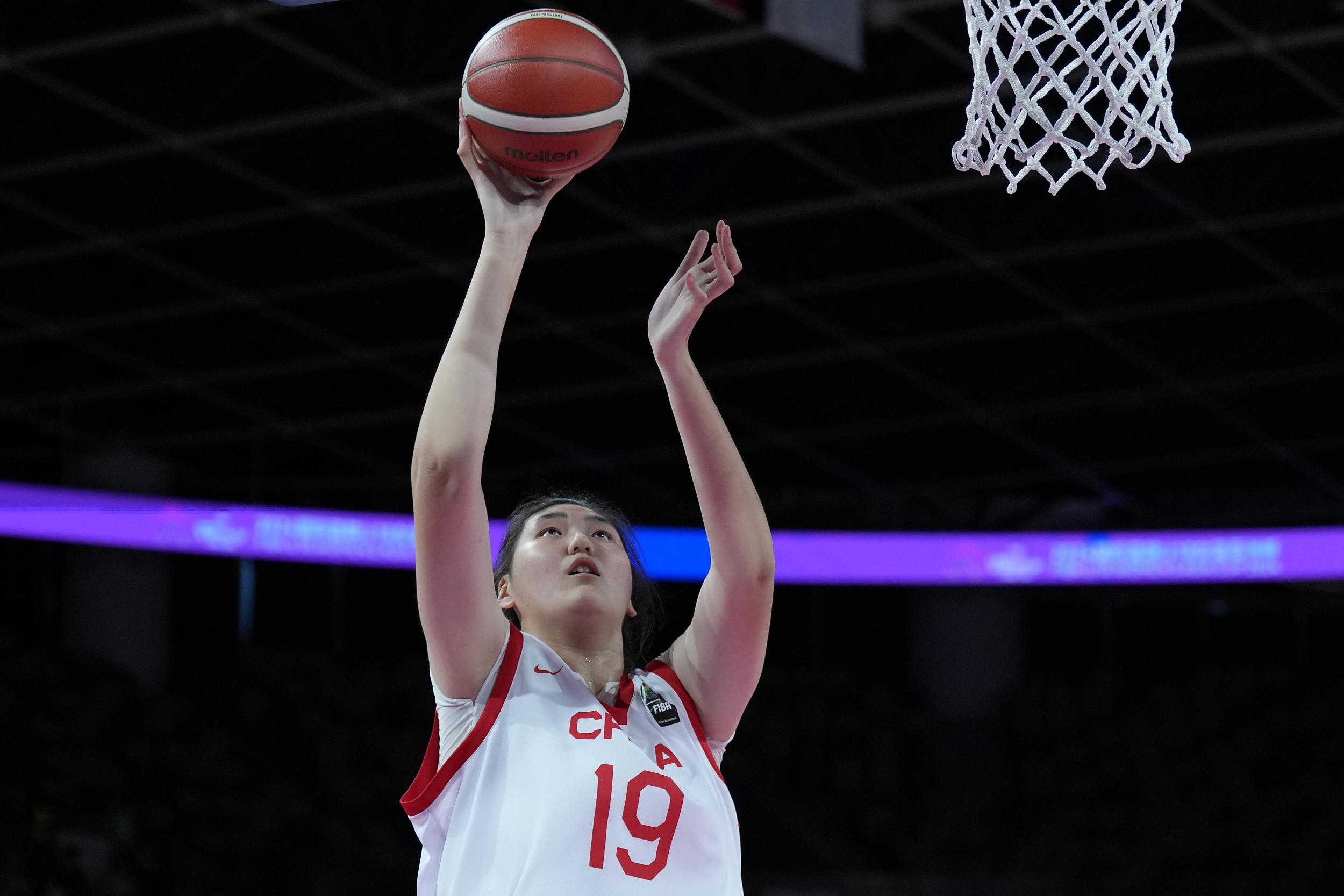 中國U18女籃闖進亞洲盃決賽，張子宇砍下34分16籃板