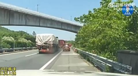 高速上停車看導航，司機：“手機發熱了，導航導不了了”