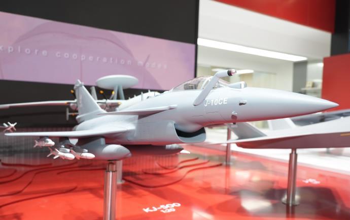 閃耀巴黎！殲-35A、殲-10CE攜硬核天團亮相