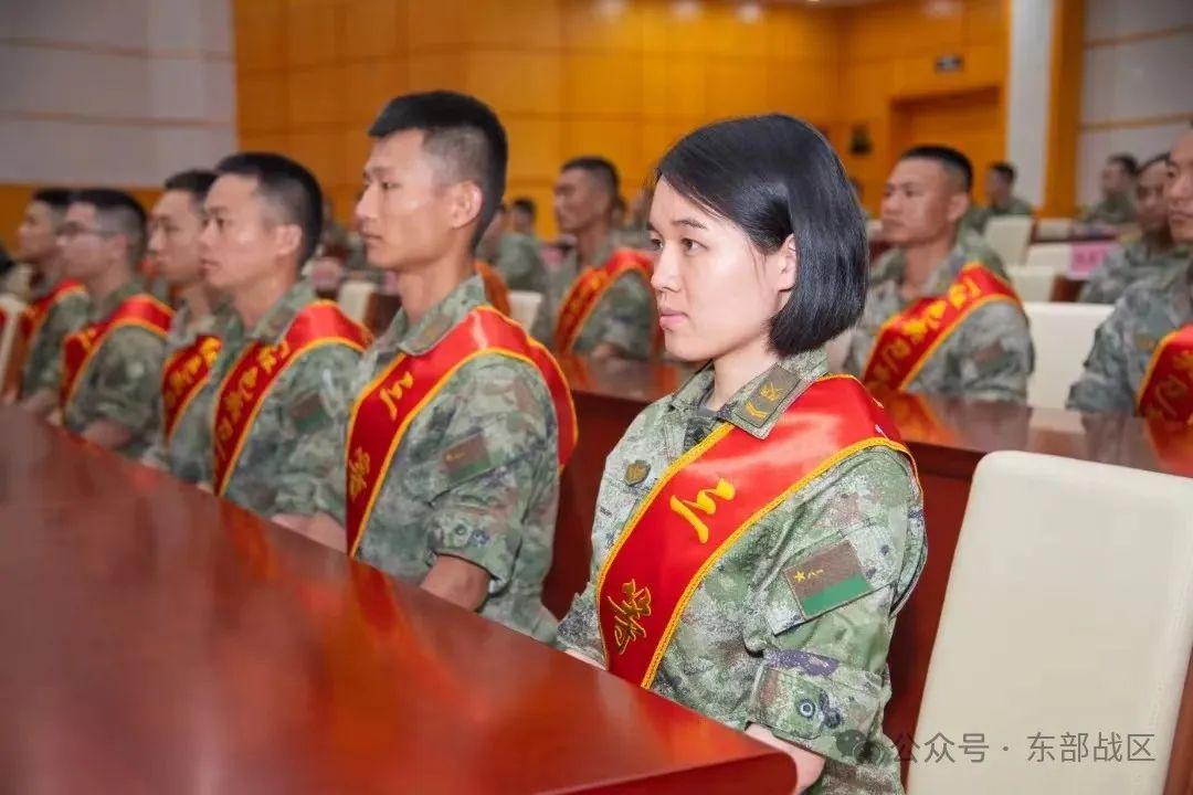 短短6個月，她先後榮立集體三等功和個人三等功！