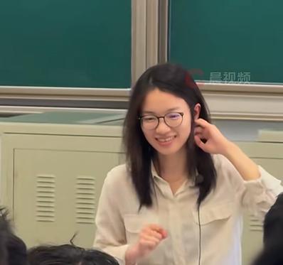 34歲王虹教授清華開講，現場提出一個“請求”……