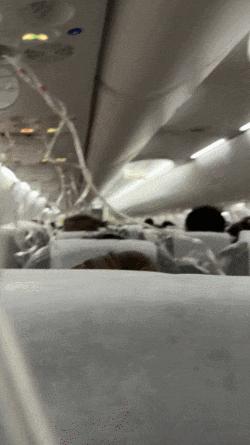 一架波音客機從上海飛東京途中突然速降，客艙氧氣罩掉落！乘客：魂都嚇沒了……日航緊急回應，春秋航空闢謠
