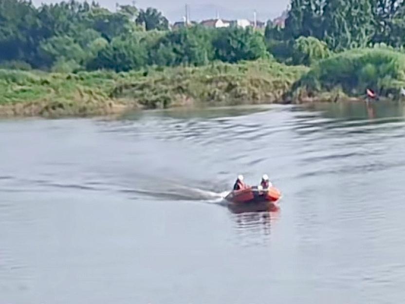 一“00後”小夥溺水失聯 當地回應：事發水域通向鄱陽湖，仍在搜救