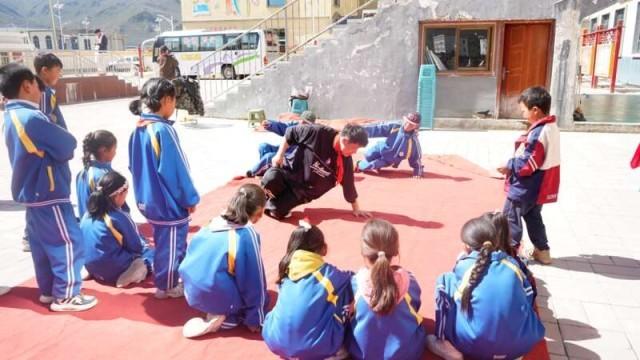 “街舞進校園”公益活動走上高原 點亮校園