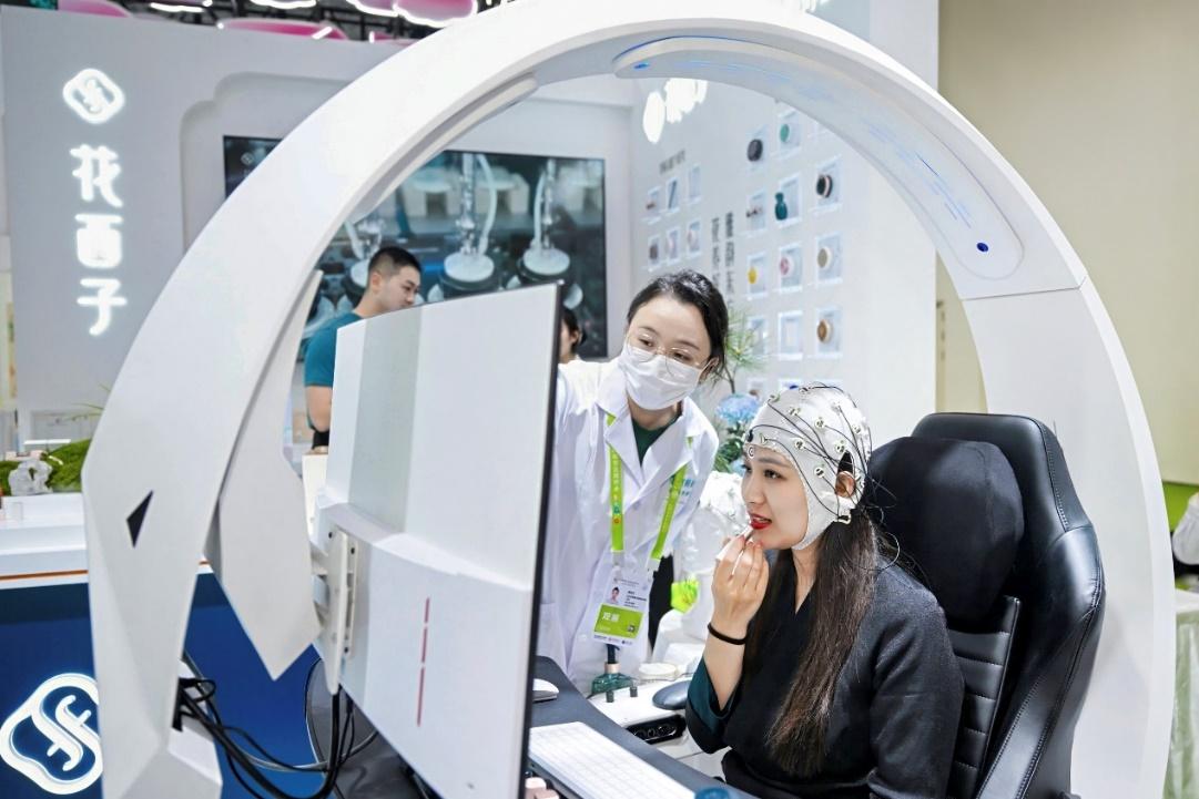 消博會|多維全息AI感官行爲研究系統打造“美妝AI測謊儀”
