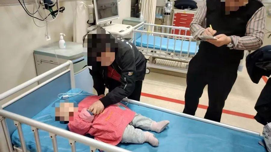 上海一幼兒誤食降壓藥，出現發燒等症狀十分危急，送醫時又遭遇早高峯擁堵……