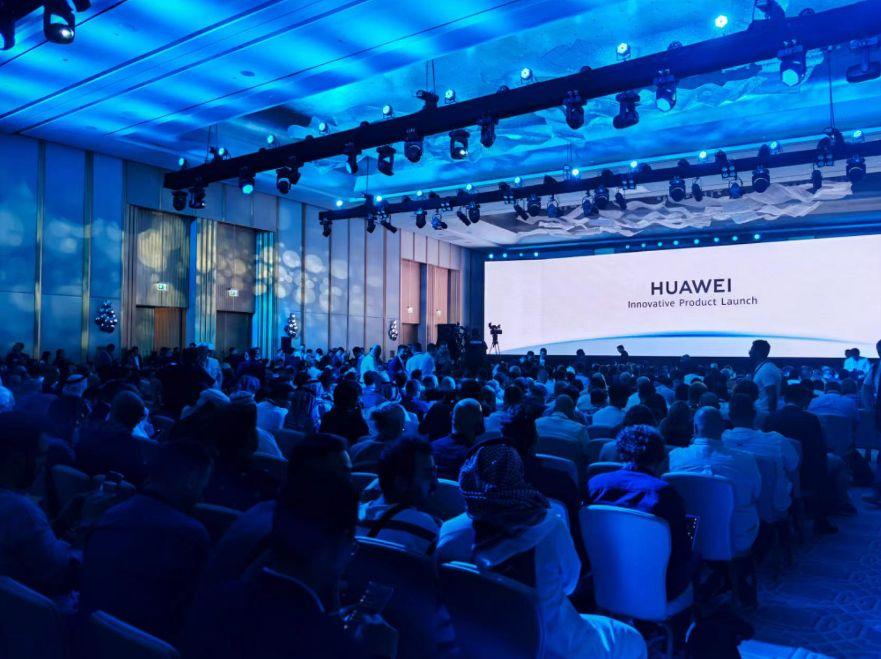 華爲迪拜創新產品發佈會舉行，展示時尚與科技新融合