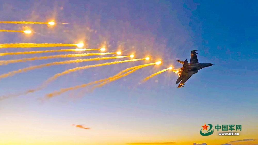 對陣夜空 淬鍊戰法——海軍航空大學某團夜間訓練影像