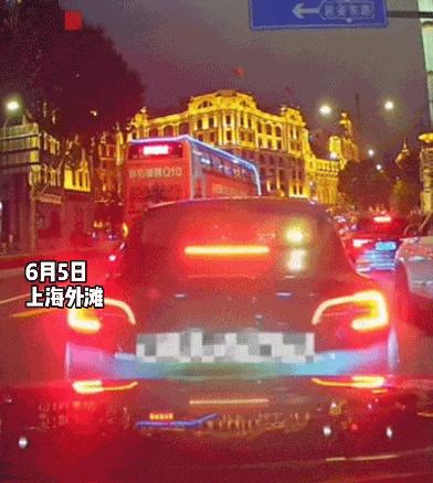 “魯A”上海街頭追尾特斯拉，對方車主脫口而出4個字，濟南車主回了3個字，網友狂贊