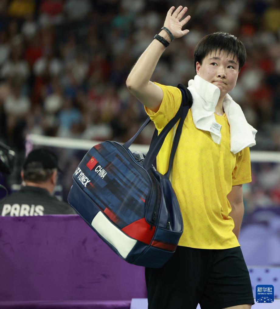 巴黎奧運會丨羽毛球——女單小組賽：何冰嬌勝英國選手