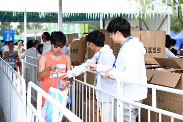 3000餘名志願者助力衡水湖馬拉松賽