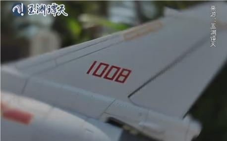 記者帶“殲-10出國測評”，印尼軍方發言人提到殲-10笑得很開心
